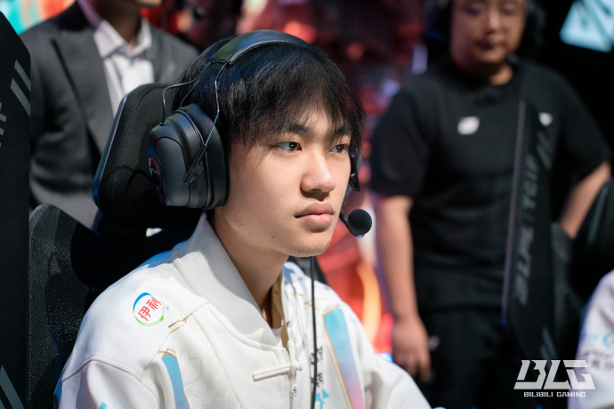 离开赛场那 离开赛场那